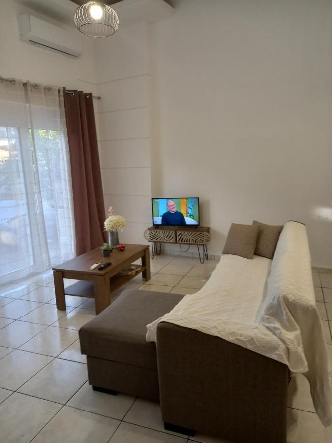 Konnie Seaside House 1 Diakopto